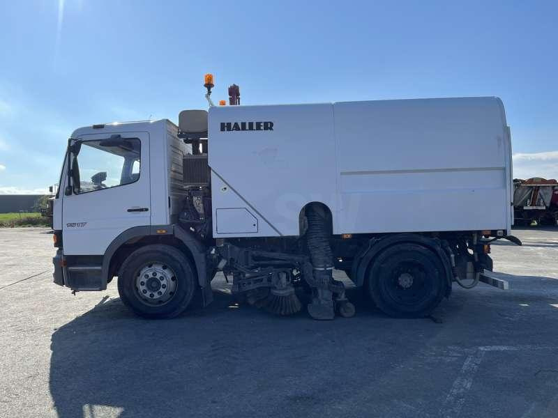 Renault 240DXI + MERCEDES 1517 - Road sweeper: picture 5 Renault 240DXI + MERCEDES 1517 - Road sweeper: picture 5