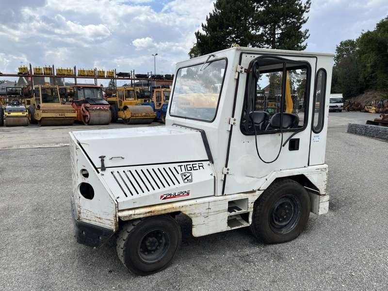 TAYLOR-DUNN TC-40 - Farm tractor: picture 3 TAYLOR-DUNN TC-40 - Farm tractor: picture 3