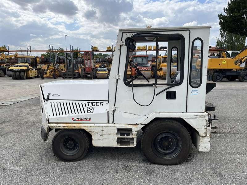 TAYLOR-DUNN TC-40 - Farm tractor: picture 4 TAYLOR-DUNN TC-40 - Farm tractor: picture 4