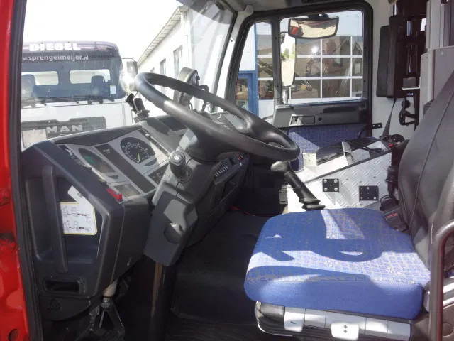 Fire truck MAN LE 220C GODIVA POMP 2000 LITER TANK,MANUAL GEARBOX: picture 11