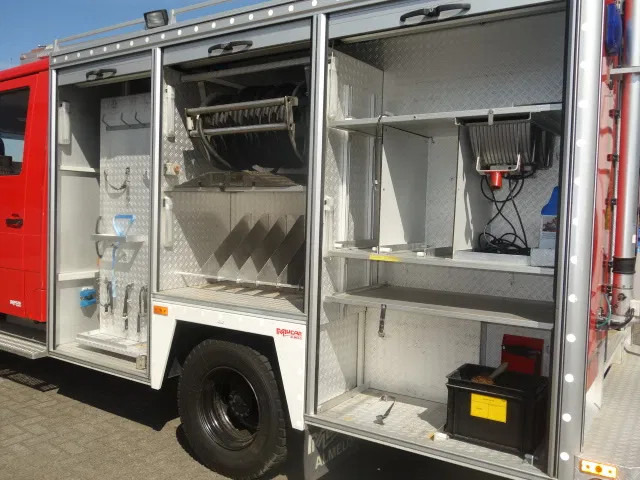 Fire truck MAN LE 220C GODIVA POMP 2000 LITER TANK,MANUAL GEARBOX: picture 14