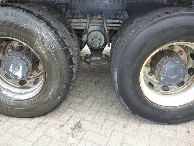 MAN TGA 35.360 8X4 MIXER STEEL SPRINGS BIG AXELS MANUAL POMP - Concrete mixer truck: picture 4 MAN TGA 35.360 8X4 MIXER STEEL SPRINGS BIG AXELS MANUAL POMP - Concrete mixer truck: picture 4