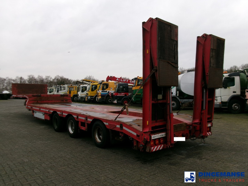 Broshuis 3-axle semi lowbed trailer 45t + ramps - DAMAGED - Low loader semi-trailer: picture 3 Broshuis 3-axle semi lowbed trailer 45t + ramps - DAMAGED - Low loader semi-trailer: picture 3