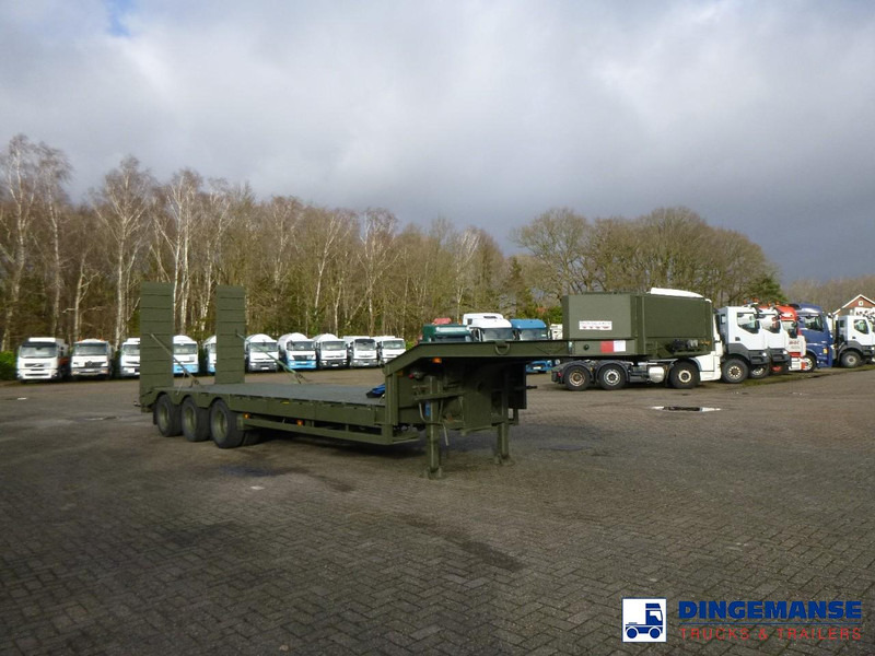 Broshuis 3-axle semi-lowbed trailer E-2130 / 73 t + ramps - Low loader semi-trailer: picture 2 Broshuis 3-axle semi-lowbed trailer E-2130 / 73 t + ramps - Low loader semi-trailer: picture 2