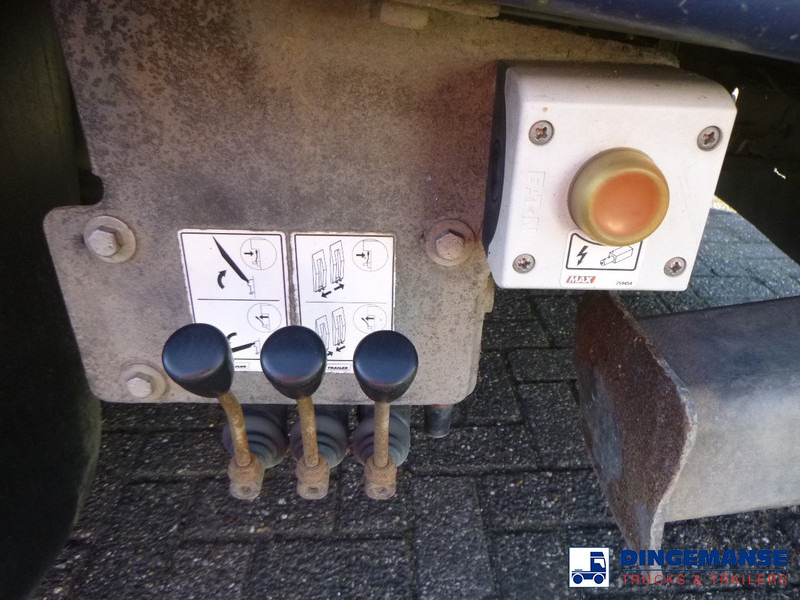 Lease a Faymonville 4-axle semi-lowbed trailer 60 t + ramps Faymonville 4-axle semi-lowbed trailer 60 t + ramps: picture 9