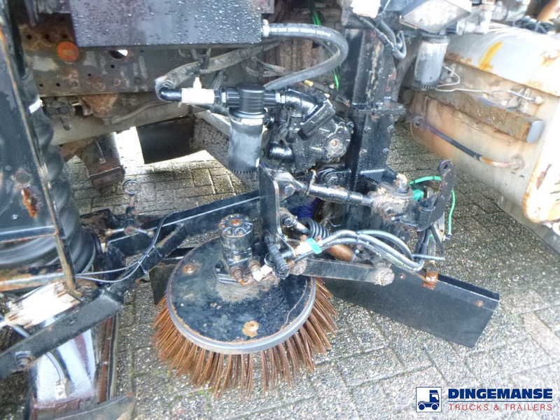 Lease a Iveco Eurocargo ML150E22 4x2 Scarab Mistral 6.2 m3 sweeper Iveco Eurocargo ML150E22 4x2 Scarab Mistral 6.2 m3 sweeper: picture 13