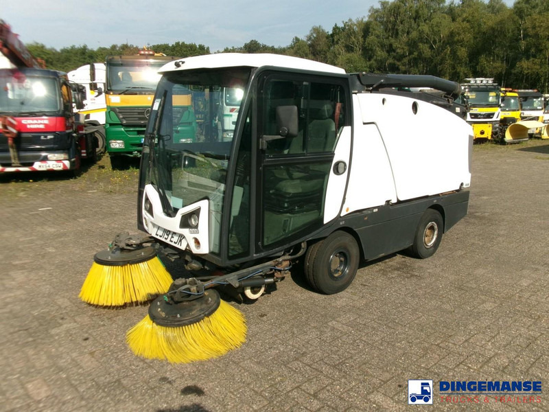 Johnston C202 compact street sweeper - Road sweeper: picture 1 Johnston C202 compact street sweeper - Road sweeper: picture 1