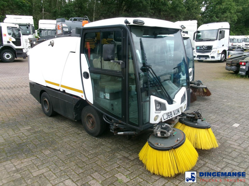 Johnston C202 compact street sweeper - Road sweeper: picture 2 Johnston C202 compact street sweeper - Road sweeper: picture 2