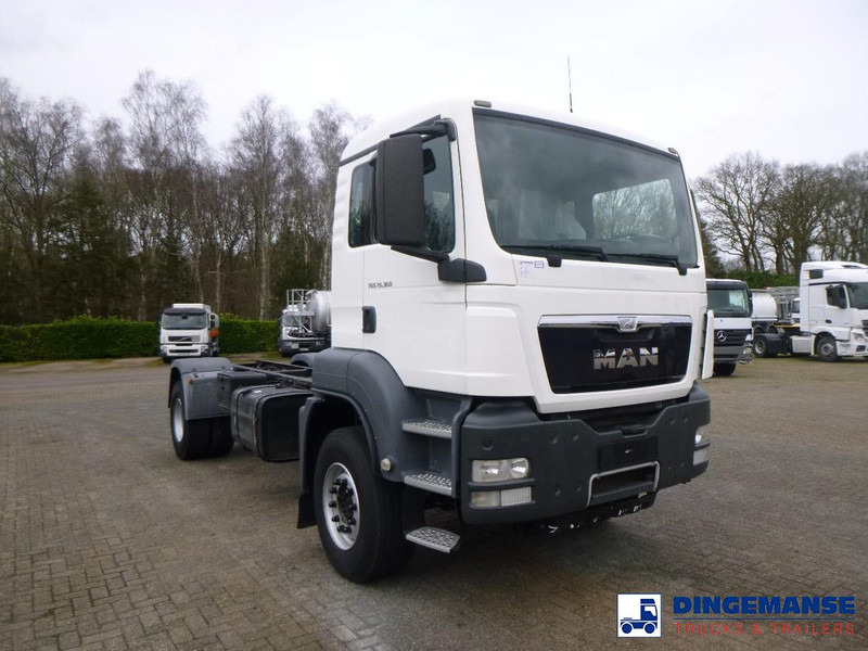 MAN TGS 19.360 4X2 BBS manual Euro 2 chassis + PTO - Cab chassis truck: picture 2 MAN TGS 19.360 4X2 BBS manual Euro 2 chassis + PTO - Cab chassis truck: picture 2