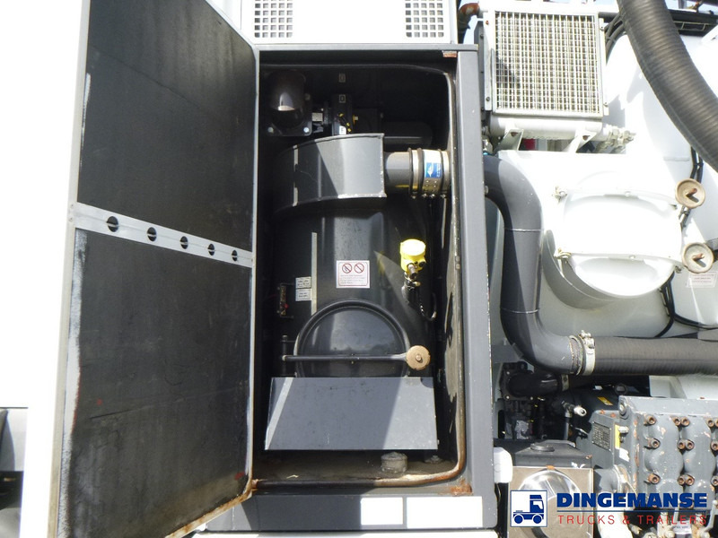 Vacuum truck Renault Kerax 450 dxi 6x4 RHD Rivard vacuum tank 11.9 m3: picture 17