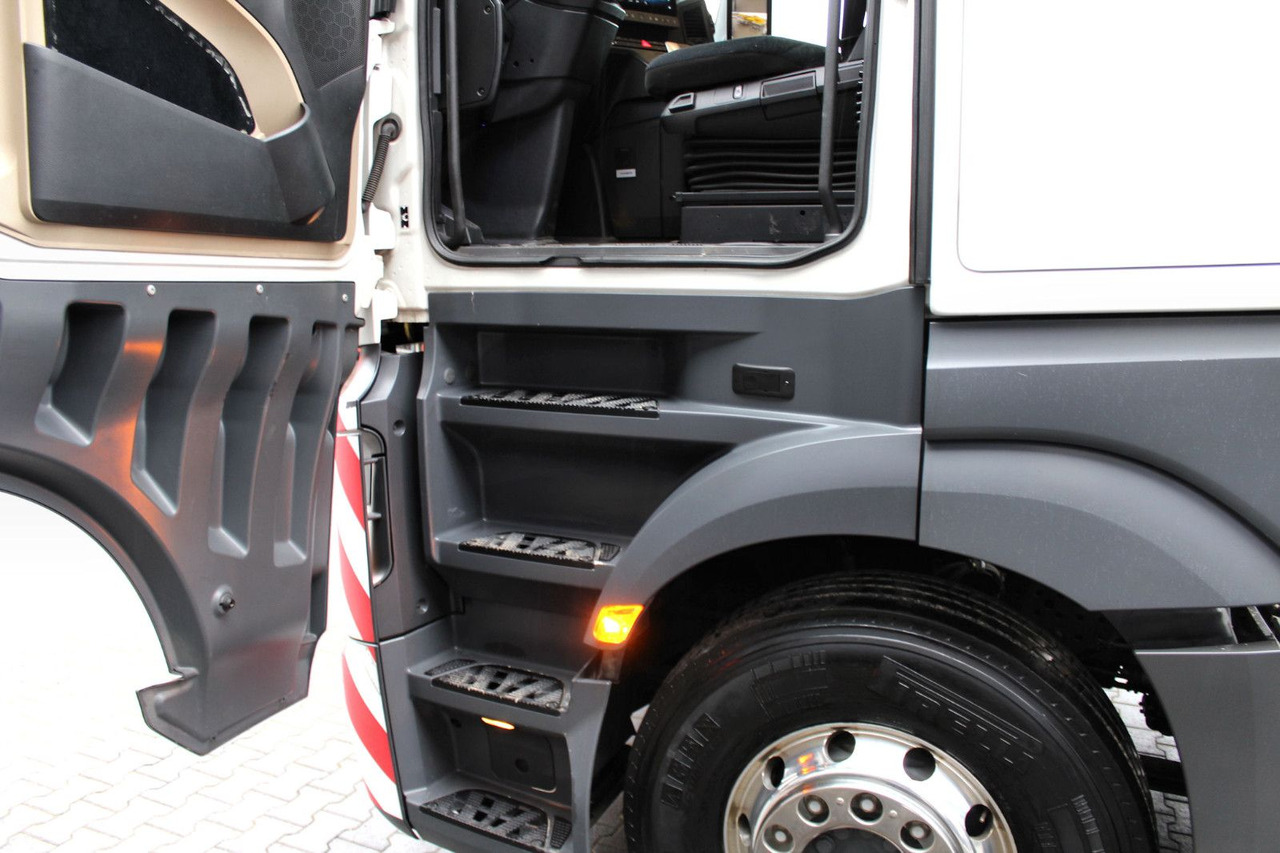 Mercedes-Benz Actros 2551 6x2 BigSpace 68 to Schwerlast + LIFT - Tractor unit: picture 5 Mercedes-Benz Actros 2551 6x2 BigSpace 68 to Schwerlast + LIFT - Tractor unit: picture 5