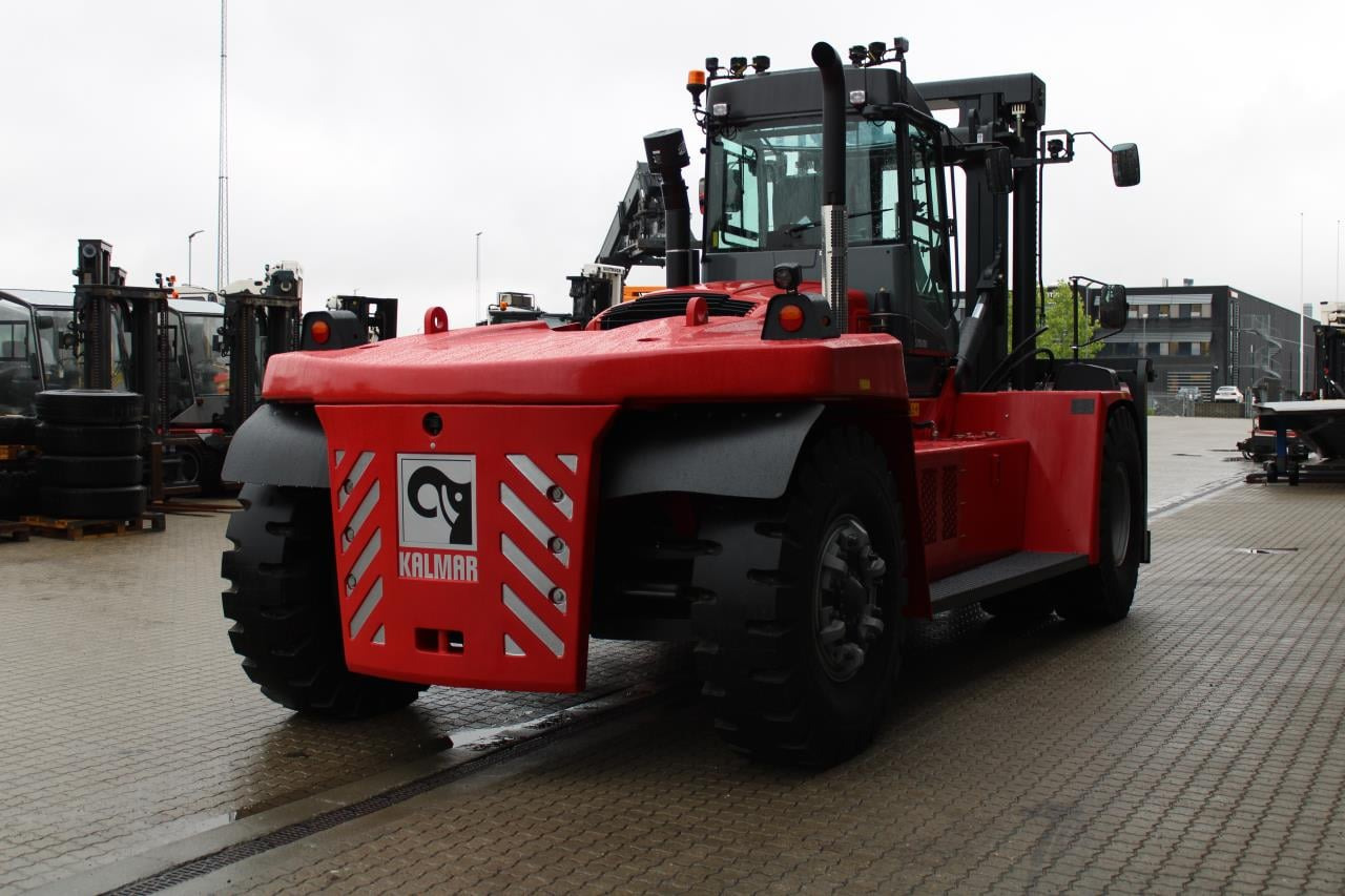Kalmar DCG330-12LB - Container handler: picture 3 Kalmar DCG330-12LB - Container handler: picture 3