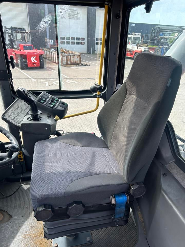 Kalmar DRF450-65C5X - Reach stacker: picture 5 Kalmar DRF450-65C5X - Reach stacker: picture 5