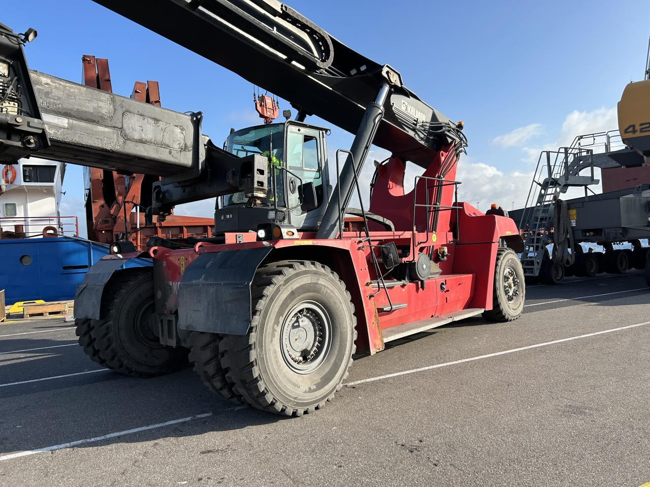 Kalmar DRG450-65S5 - Reach stacker: picture 2 Kalmar DRG450-65S5 - Reach stacker: picture 2