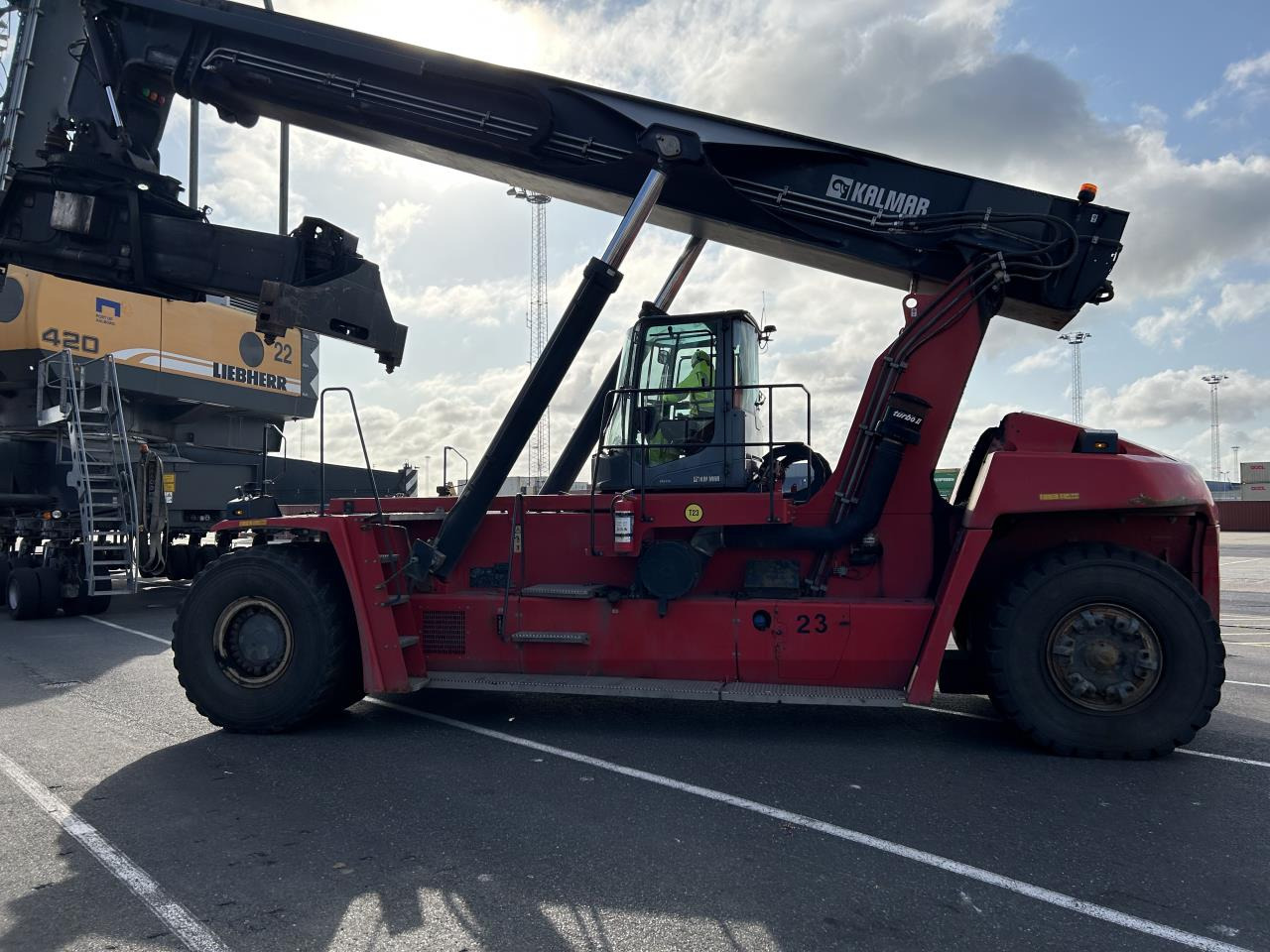 Kalmar DRG450-65S5 - Reach stacker: picture 1 Kalmar DRG450-65S5 - Reach stacker: picture 1