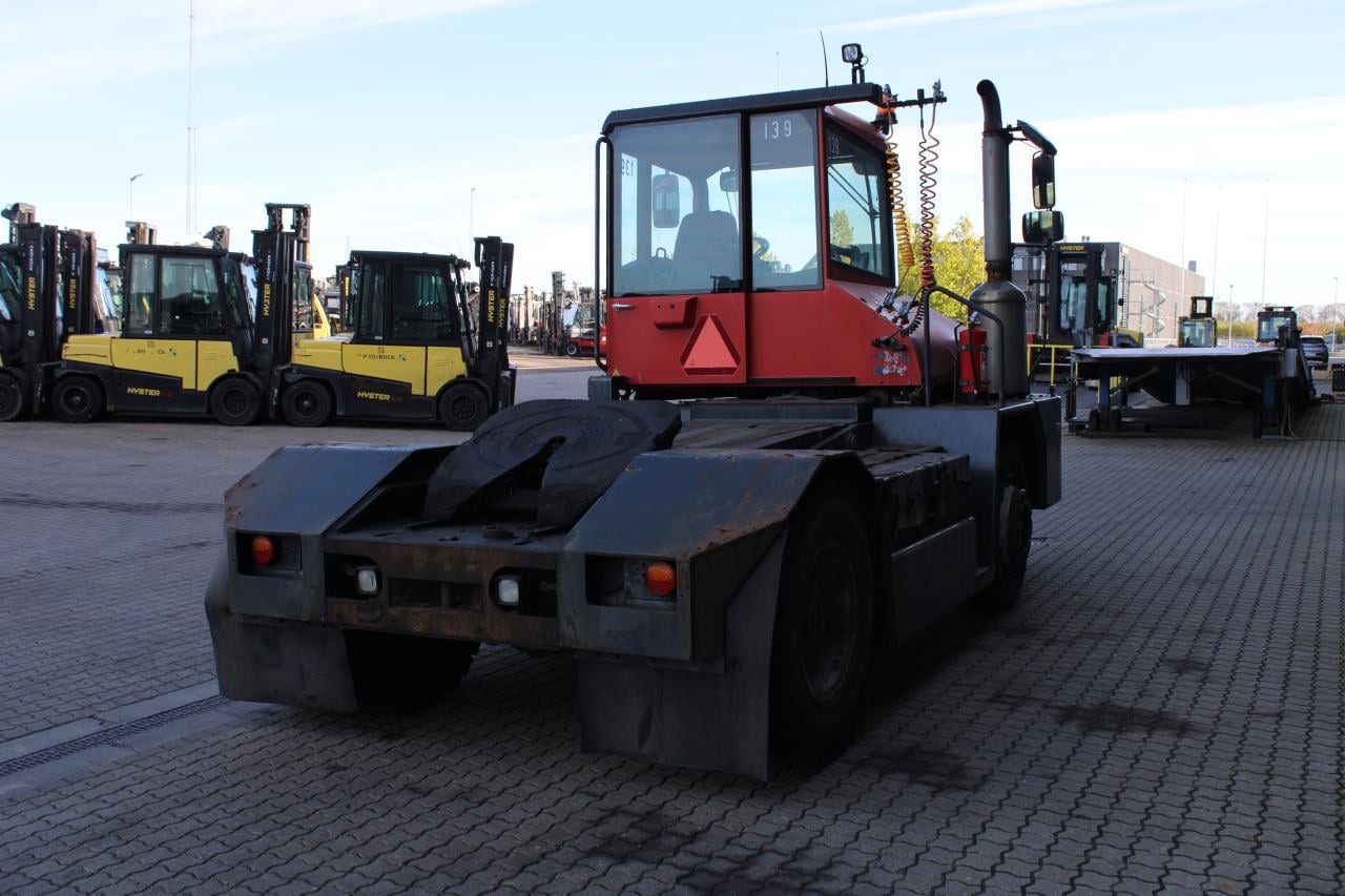 Kalmar TT618I - Terminal tractor: picture 3 Kalmar TT618I - Terminal tractor: picture 3