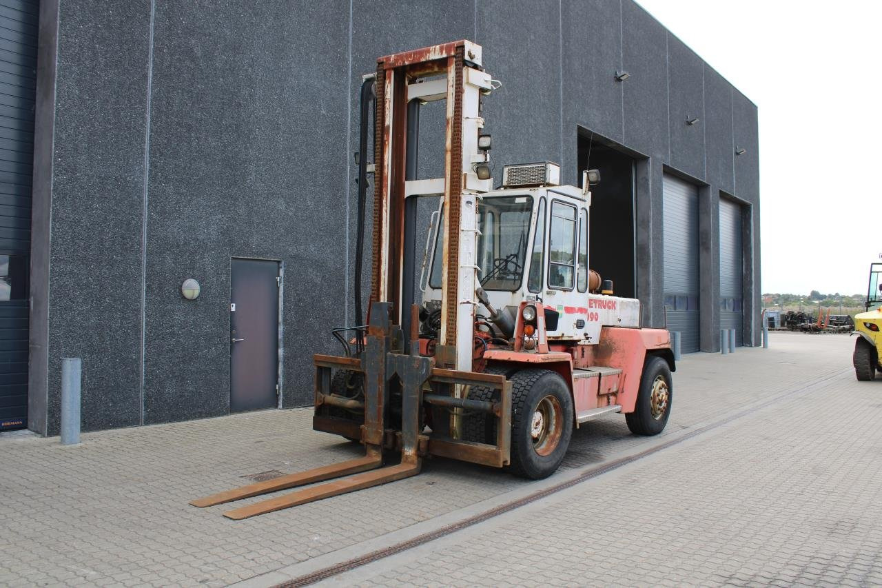 SveTruck 10-900 - Diesel forklift: picture 2 SveTruck 10-900 - Diesel forklift: picture 2