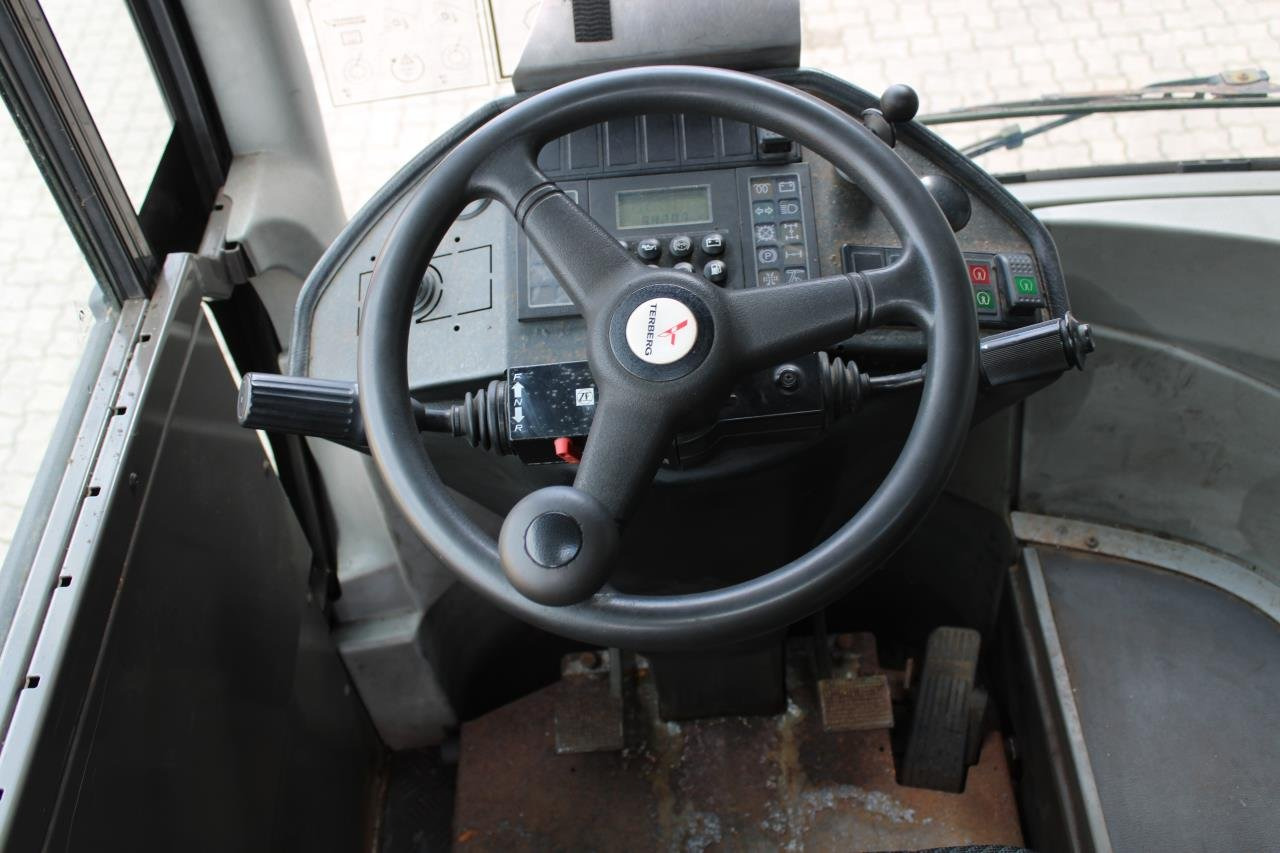 Terberg RT222 - Terminal tractor: picture 4 Terberg RT222 - Terminal tractor: picture 4