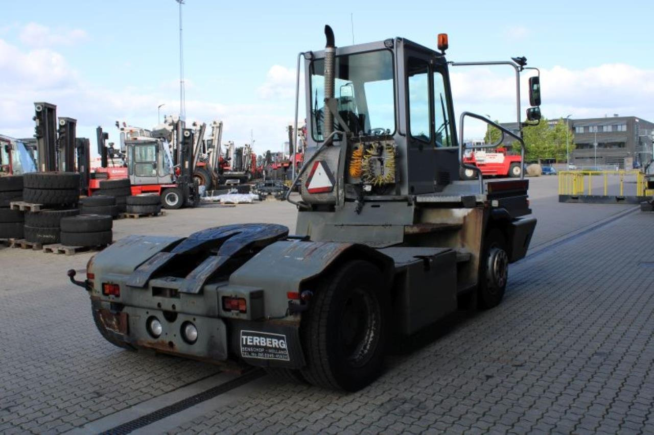 Terberg YT182 - Terminal tractor: picture 3 Terberg YT182 - Terminal tractor: picture 3