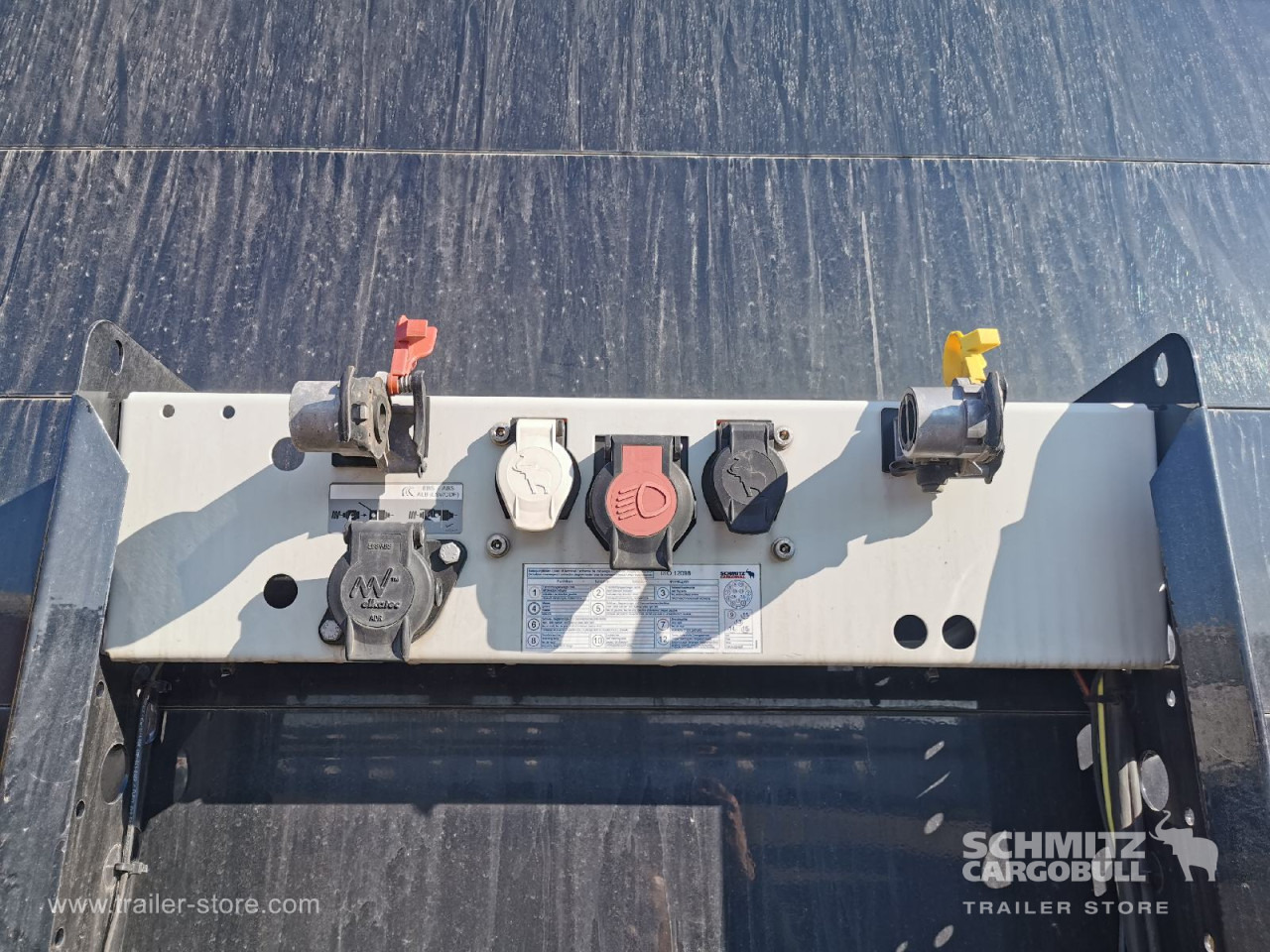 SCHMITZ Auflieger Curtainsider Standard - Curtainsider semi-trailer: picture 4 SCHMITZ Auflieger Curtainsider Standard - Curtainsider semi-trailer: picture 4