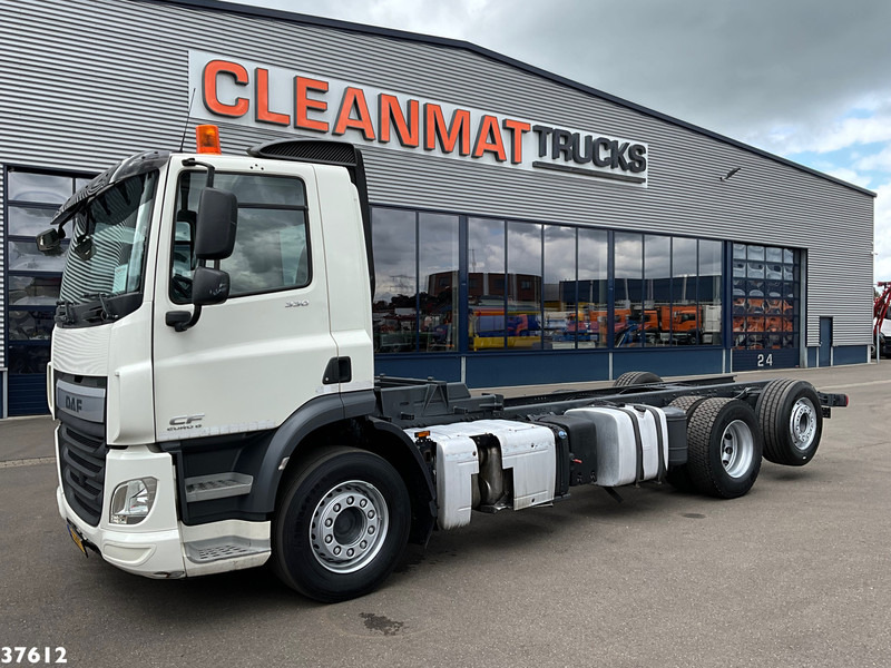 DAF FAN CF 330 Euro 6 Chassis cabine met kraanponton! Just 102.023 km! - Cab chassis truck: picture 2 DAF FAN CF 330 Euro 6 Chassis cabine met kraanponton! Just 102.023 km! - Cab chassis truck: picture 2
