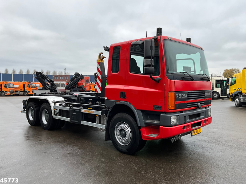 DAF FAT 75.320 6x4 Full steel Hiab 17 Ton haakarmsysteem Just 64.623 Km! - Hook lift truck: picture 3 DAF FAT 75.320 6x4 Full steel Hiab 17 Ton haakarmsysteem Just 64.623 Km! - Hook lift truck: picture 3