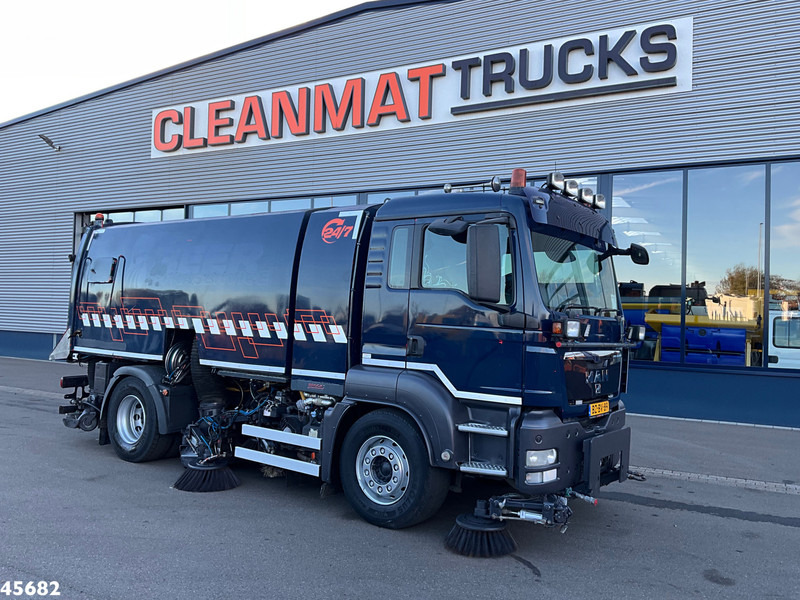 MAN TGS 18.320 Manual Gearbox Brock Wegdekreinger links en rechtsvegend! - Road sweeper: picture 2 MAN TGS 18.320 Manual Gearbox Brock Wegdekreinger links en rechtsvegend! - Road sweeper: picture 2