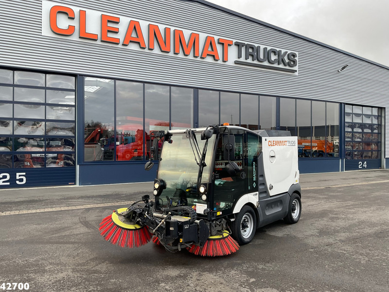 Mathieu MC 210 Azura Flex Euro 6 Stage 5 with 3-rd brush - Road sweeper: picture 1 Mathieu MC 210 Azura Flex Euro 6 Stage 5 with 3-rd brush - Road sweeper: picture 1