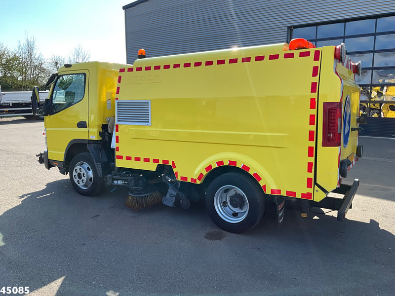 Mitsubishi Canter 7C15 Brock sweeper Just 94.095 km! - Road sweeper: picture 4 Mitsubishi Canter 7C15 Brock sweeper Just 94.095 km! - Road sweeper: picture 4