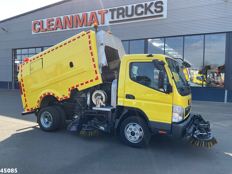 Mitsubishi Canter 7C15 Brock sweeper Just 94.095 km! - Road sweeper: picture 1 Mitsubishi Canter 7C15 Brock sweeper Just 94.095 km! - Road sweeper: picture 1