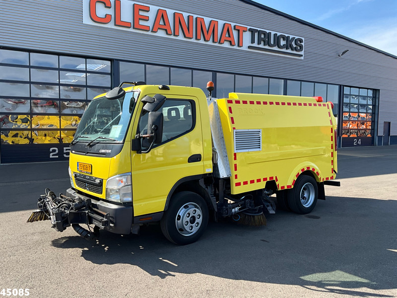 Mitsubishi Canter 7C15 Brock sweeper Just 94.095 km! - Road sweeper: picture 2 Mitsubishi Canter 7C15 Brock sweeper Just 94.095 km! - Road sweeper: picture 2
