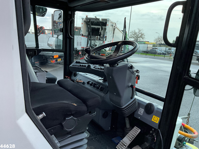 Lease a Ravo 540 Euro 6 with 3-rd brush Ravo 540 Euro 6 with 3-rd brush: picture 12 Lease a Ravo 540 Euro 6 with 3-rd brush Ravo 540 Euro 6 with 3-rd brush: picture 12