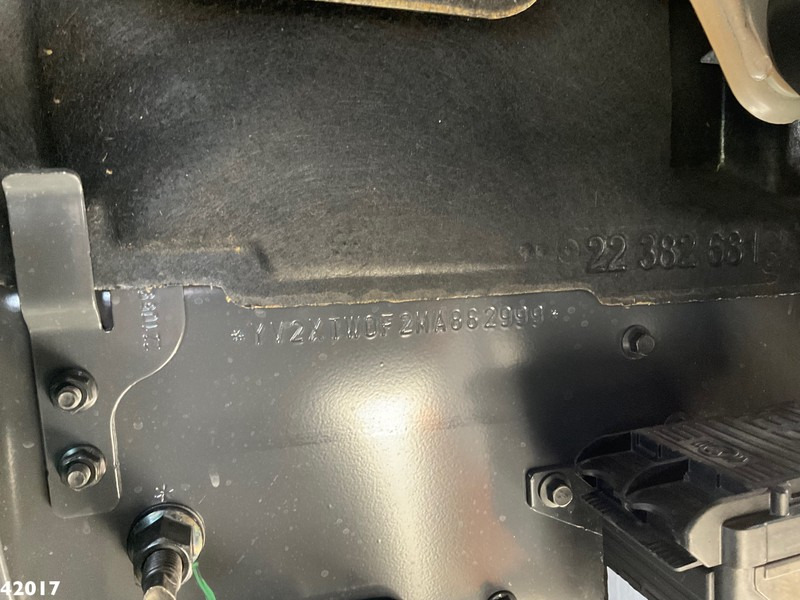 Hook lift truck, Crane truck Volvo FM 420 8x2 HMF 28 Tonmeter laadkraan: picture 18 Hook lift truck, Crane truck Volvo FM 420 8x2 HMF 28 Tonmeter laadkraan: picture 18