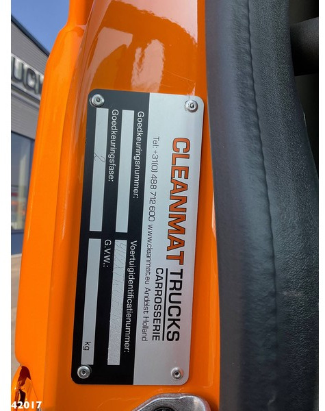 Hook lift truck, Crane truck Volvo FM 420 8x2 HMF 28 Tonmeter laadkraan: picture 15 Hook lift truck, Crane truck Volvo FM 420 8x2 HMF 28 Tonmeter laadkraan: picture 15