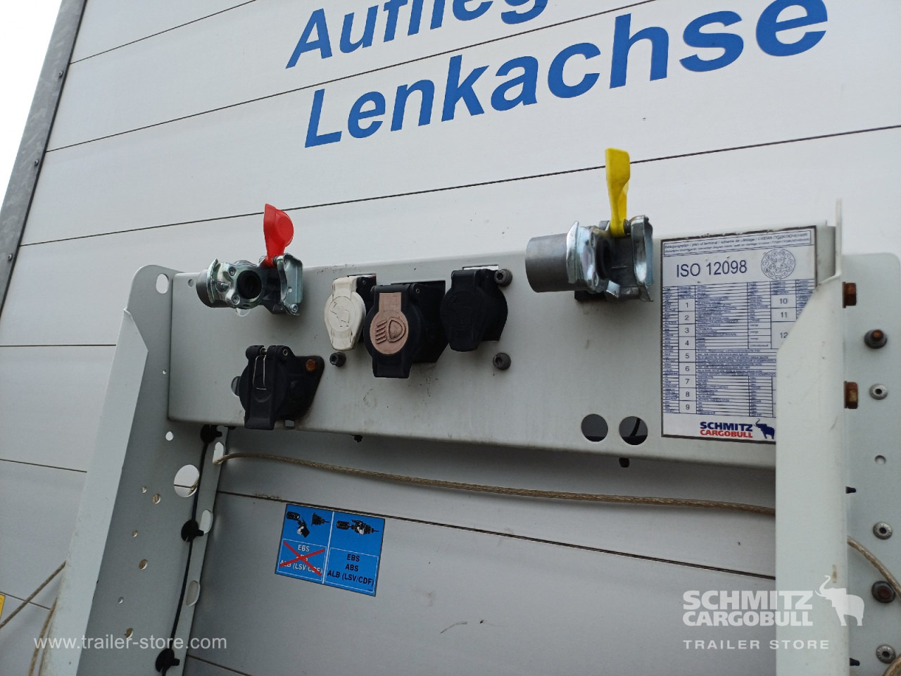 SCHMITZ Auflieger Curtainsider Standard Forklift holder - Curtainsider semi-trailer: picture 2 SCHMITZ Auflieger Curtainsider Standard Forklift holder - Curtainsider semi-trailer: picture 2