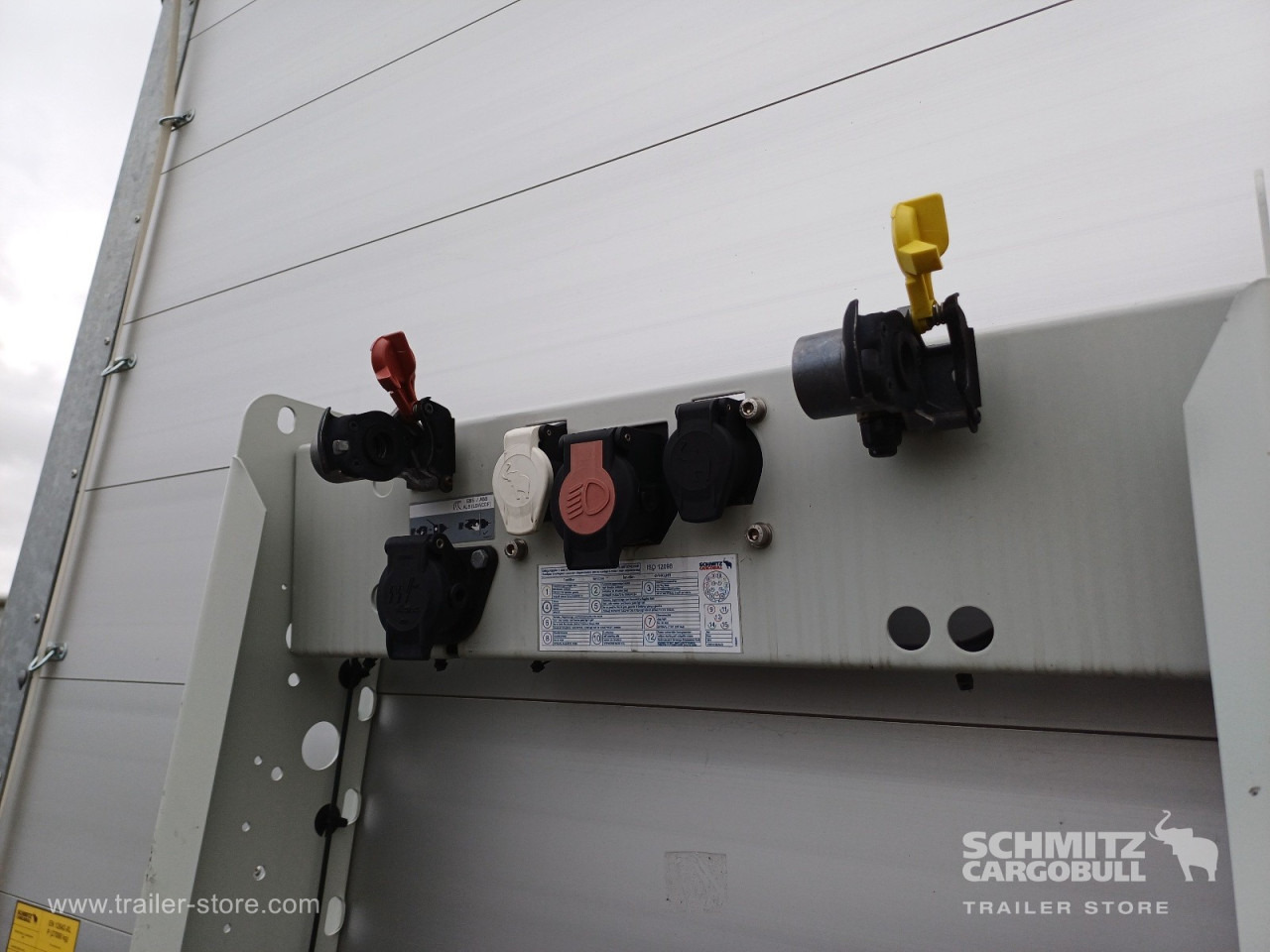 SCHMITZ Auflieger Curtainsider Standard - Curtainsider semi-trailer: picture 2 SCHMITZ Auflieger Curtainsider Standard - Curtainsider semi-trailer: picture 2