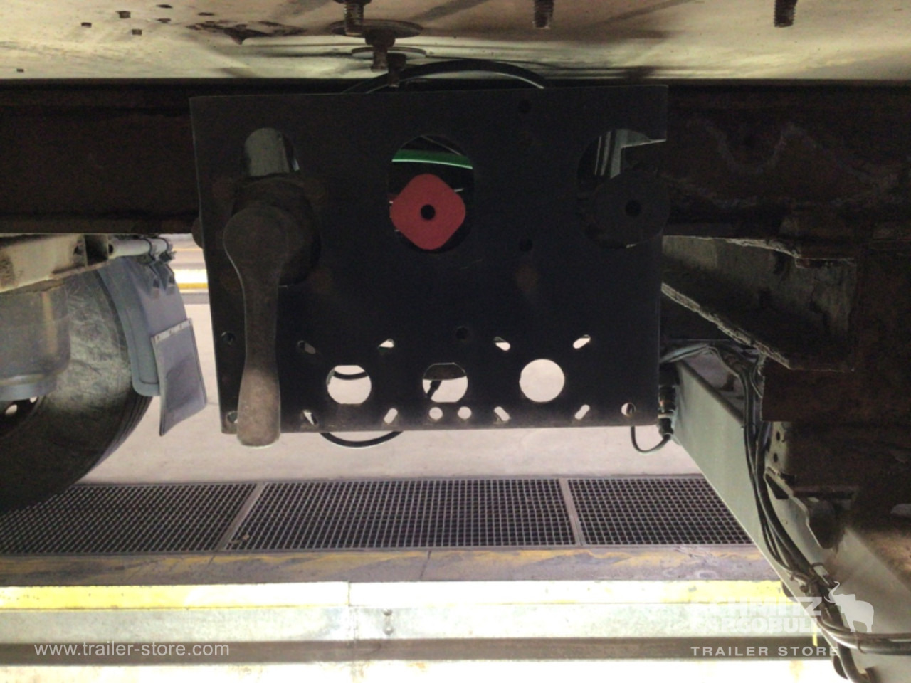 KRONE Reefer Standard Taillift - Isothermal semi-trailer: picture 2 KRONE Reefer Standard Taillift - Isothermal semi-trailer: picture 2