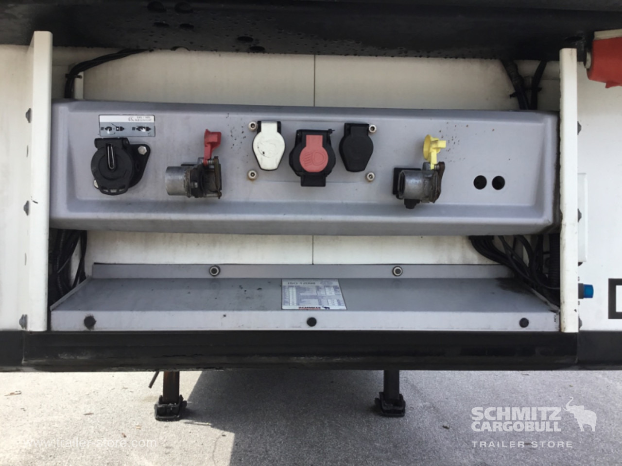 SCHMITZ Reefer Meat hanging system - Isothermal semi-trailer: picture 4 SCHMITZ Reefer Meat hanging system - Isothermal semi-trailer: picture 4