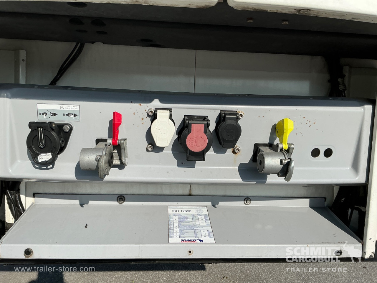 SCHMITZ Reefer Meat hanging system - Isothermal semi-trailer: picture 4 SCHMITZ Reefer Meat hanging system - Isothermal semi-trailer: picture 4