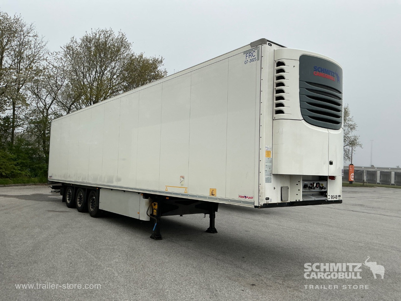 SCHMITZ Reefer Meat hanging system - Isothermal semi-trailer: picture 1 SCHMITZ Reefer Meat hanging system - Isothermal semi-trailer: picture 1