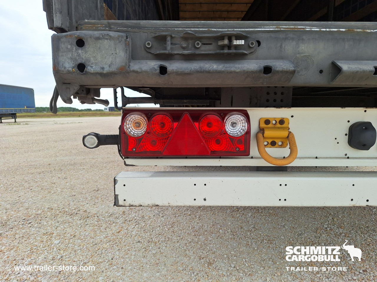 SCHMITZ Curtainsider Mega - Curtainsider semi-trailer: picture 4 SCHMITZ Curtainsider Mega - Curtainsider semi-trailer: picture 4