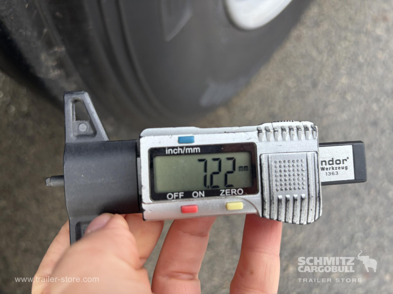 SCHMITZ Curtainsider Standard - Curtainsider semi-trailer: picture 4 SCHMITZ Curtainsider Standard - Curtainsider semi-trailer: picture 4