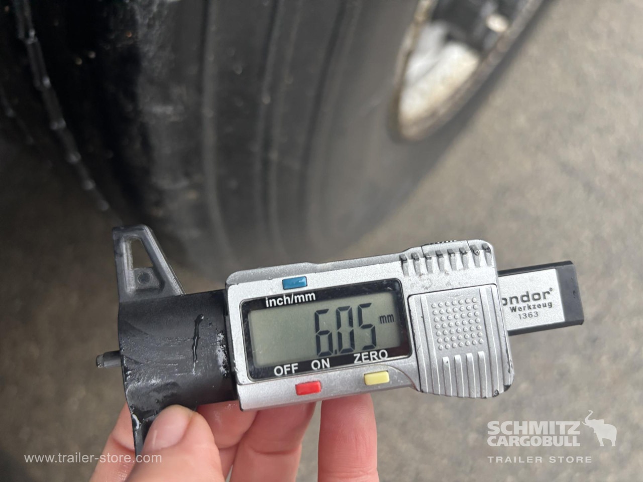 SCHMITZ Curtainsider Standard - Curtainsider semi-trailer: picture 3 SCHMITZ Curtainsider Standard - Curtainsider semi-trailer: picture 3