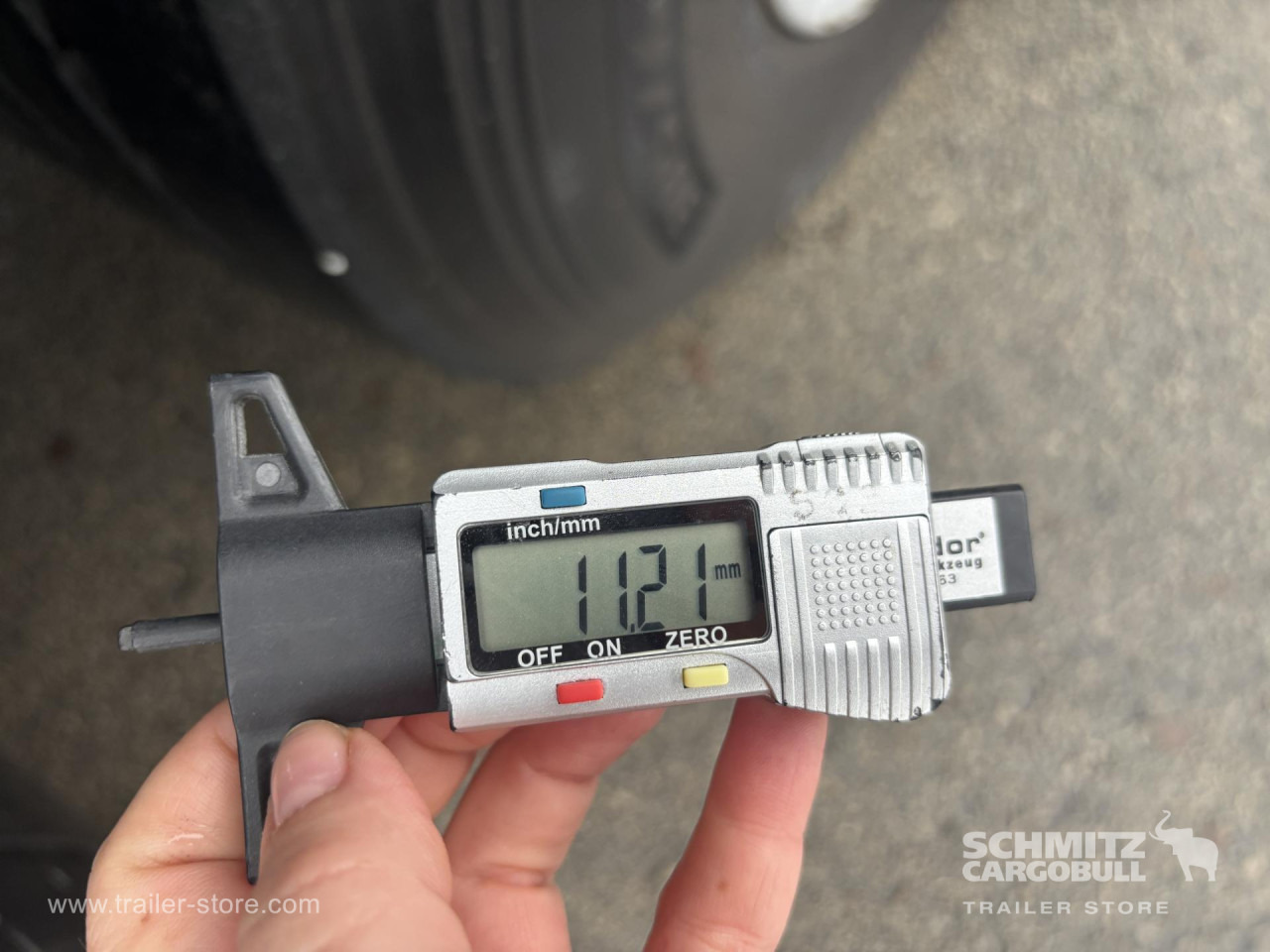 SCHMITZ Curtainsider Standard - Curtainsider semi-trailer: picture 4 SCHMITZ Curtainsider Standard - Curtainsider semi-trailer: picture 4