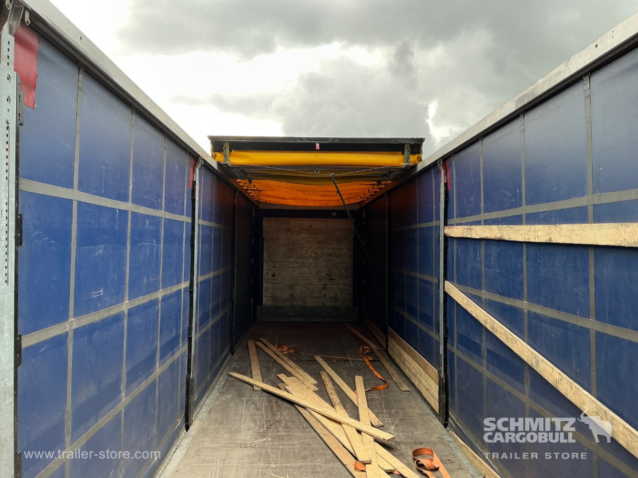 SCHMITZ Curtainsider Standard - Curtainsider semi-trailer: picture 4 SCHMITZ Curtainsider Standard - Curtainsider semi-trailer: picture 4