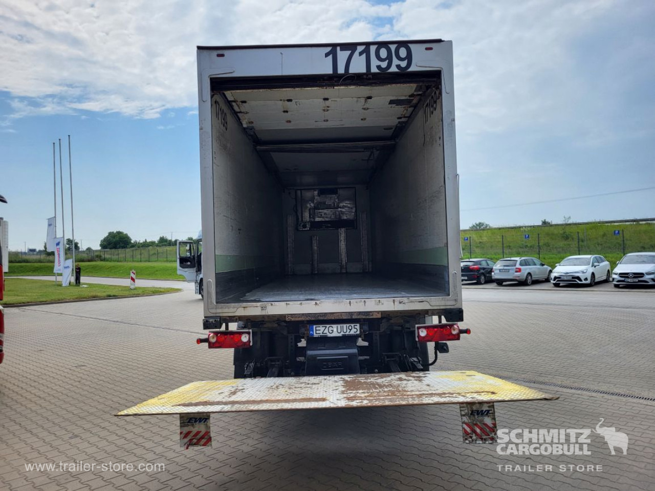 SCHMITZ Insulated/refrigerated box Taillift - Refrigerator semi-trailer: picture 2 SCHMITZ Insulated/refrigerated box Taillift - Refrigerator semi-trailer: picture 2