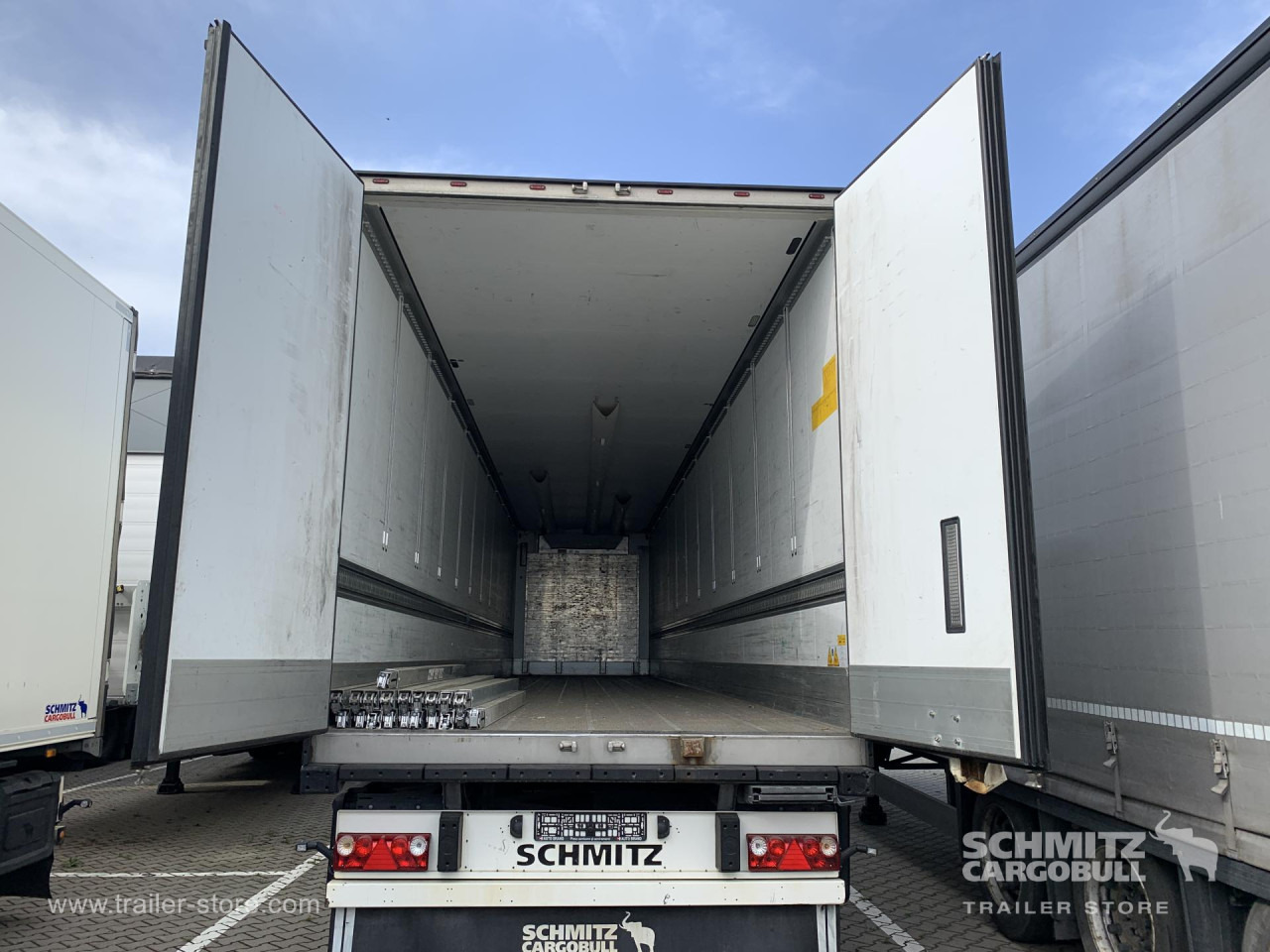 SCHMITZ Reefer flowertransport Double deck - Isothermal semi-trailer: picture 4 SCHMITZ Reefer flowertransport Double deck - Isothermal semi-trailer: picture 4