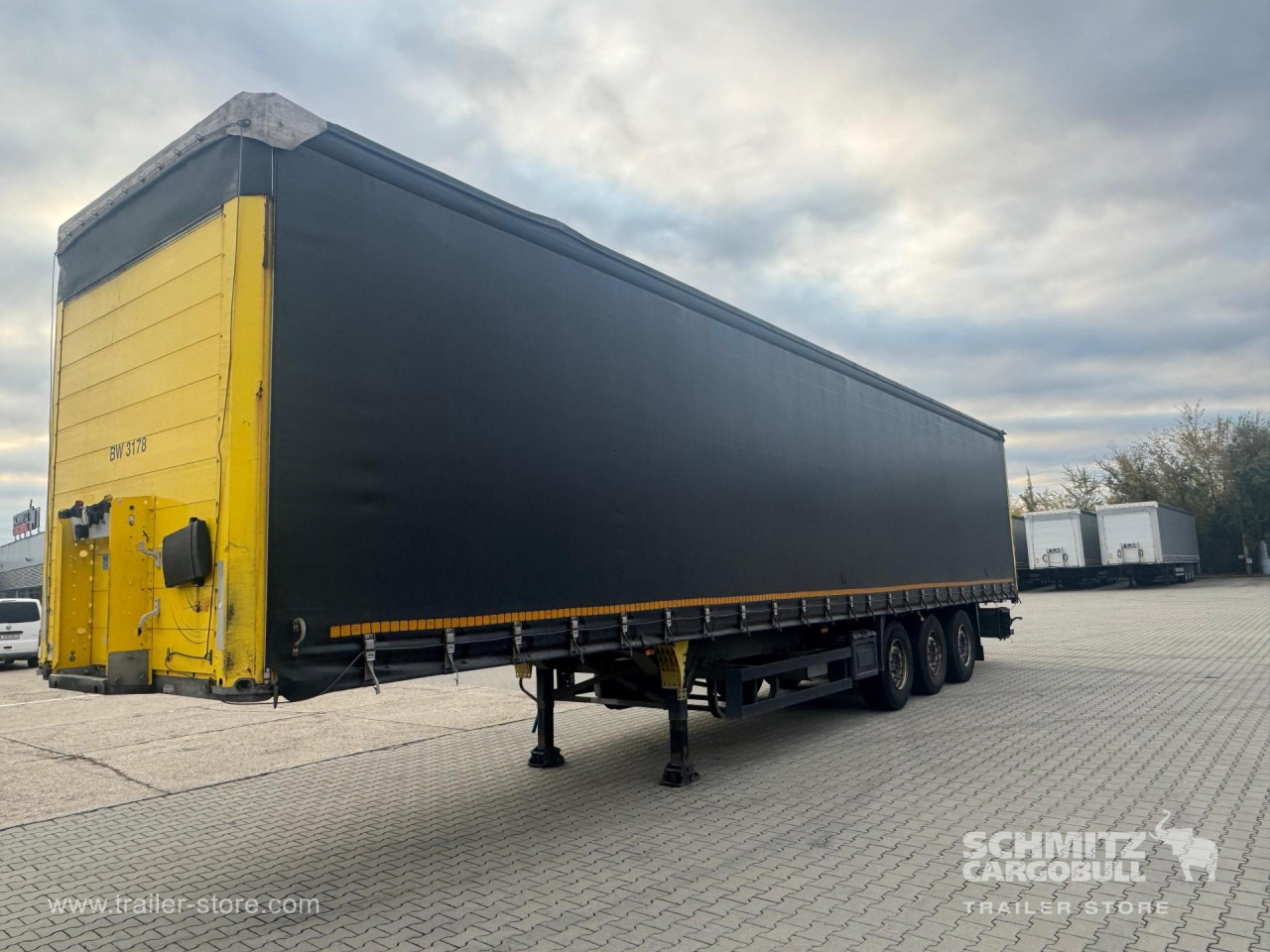 SCHMITZ Curtainsider Standard - Curtainsider semi-trailer: picture 4 SCHMITZ Curtainsider Standard - Curtainsider semi-trailer: picture 4