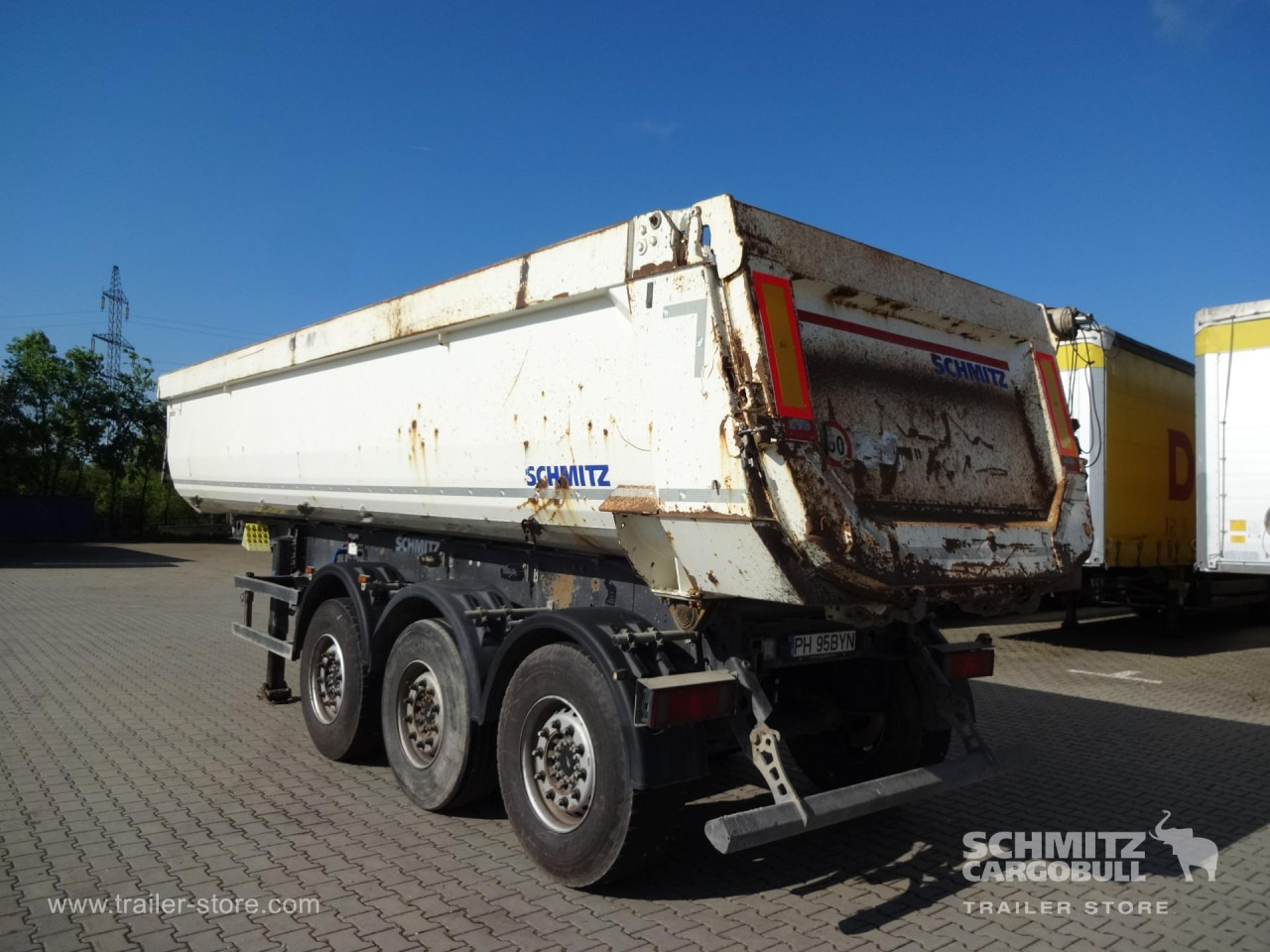 SCHMITZ Tipper Steel half pipe body 28m³ - Tipper semi-trailer: picture 1 SCHMITZ Tipper Steel half pipe body 28m³ - Tipper semi-trailer: picture 1