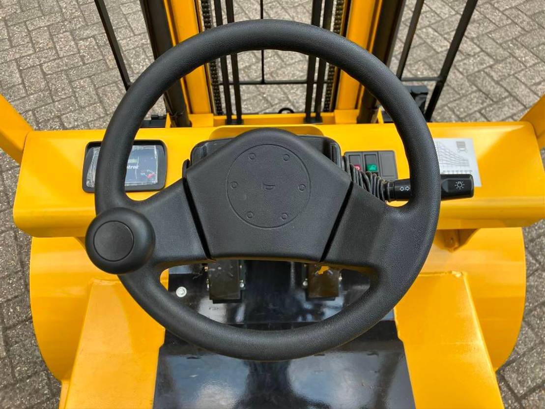Eurotrac AGRI 12 - Forklift: picture 4 Eurotrac AGRI 12 - Forklift: picture 4